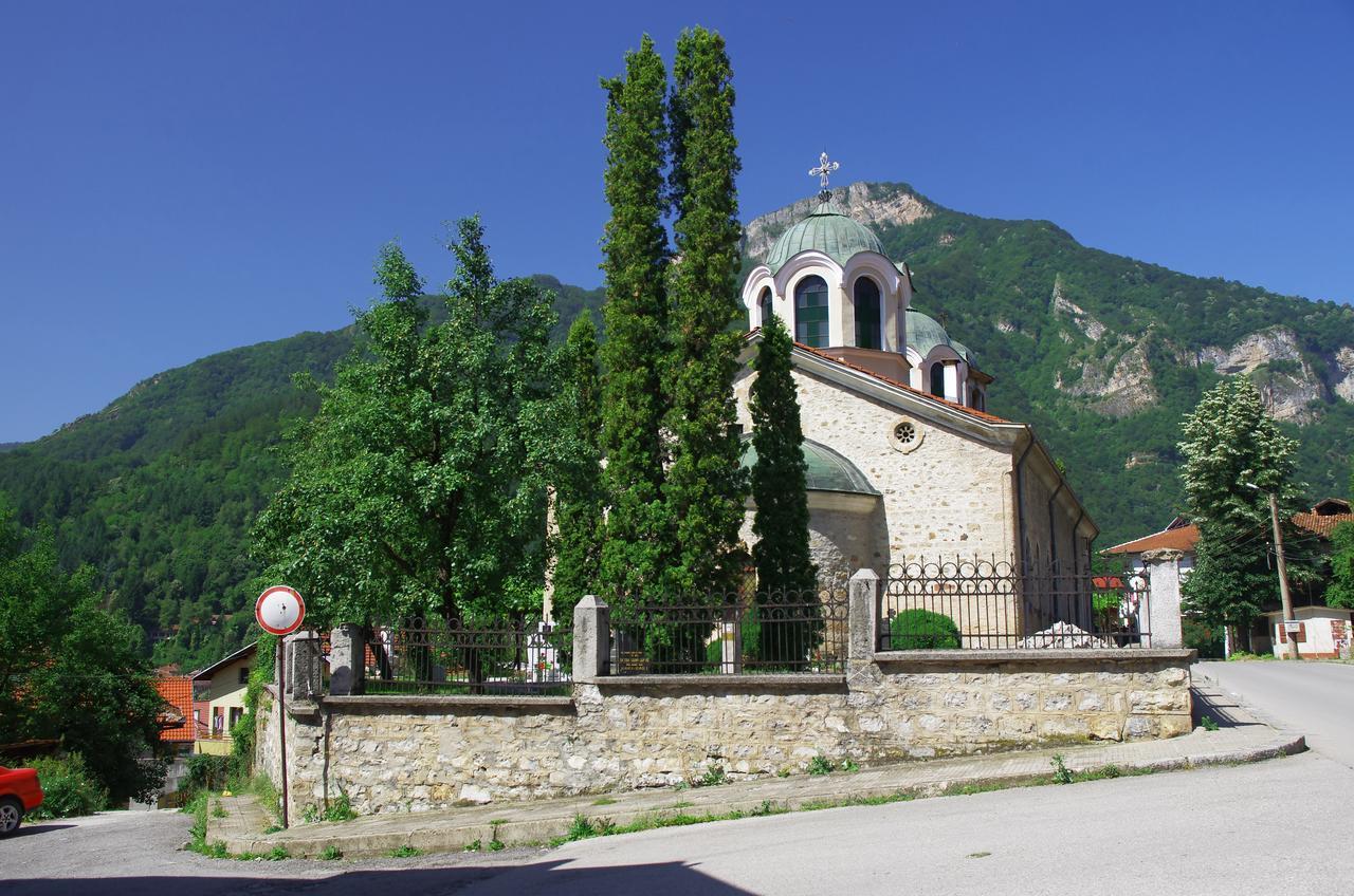 Семеен Хотел Вит Teteven Exterior foto